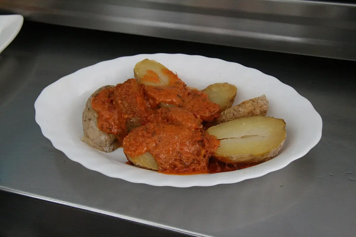 Kanarische Papas arrugadas mit rotem Mojo