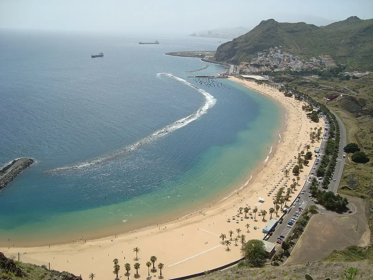 Playa de Las Teresitas an der Nordostküste Teneriffas